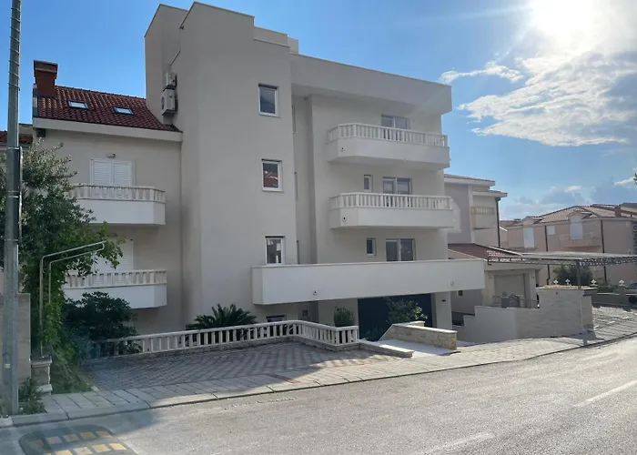 Апартаменти Dalmatien Traumhaus *